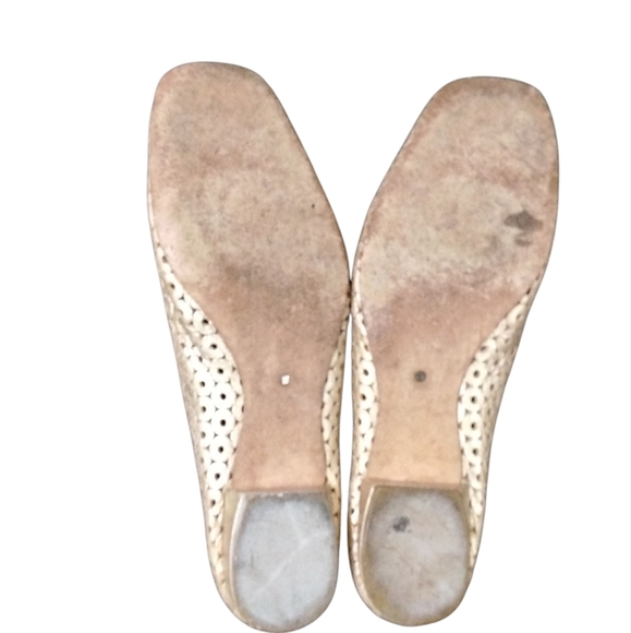 Corso Como Gold Flats with Sleek Design Women's Size 8 - Picture 8 of 10